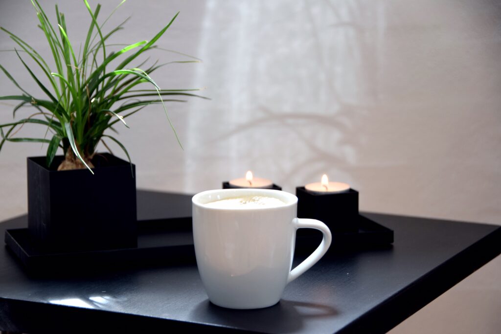 Frisklavet kaffe Hos House of Hair får du en professionel behandling i en afslappet atmosfære.